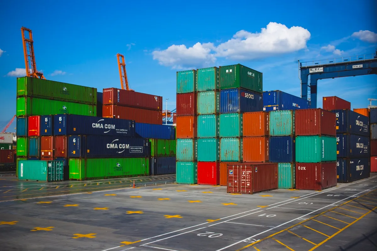 CFS là gì trong xuất nhập khẩu? Thông tin chi tiết về CFS